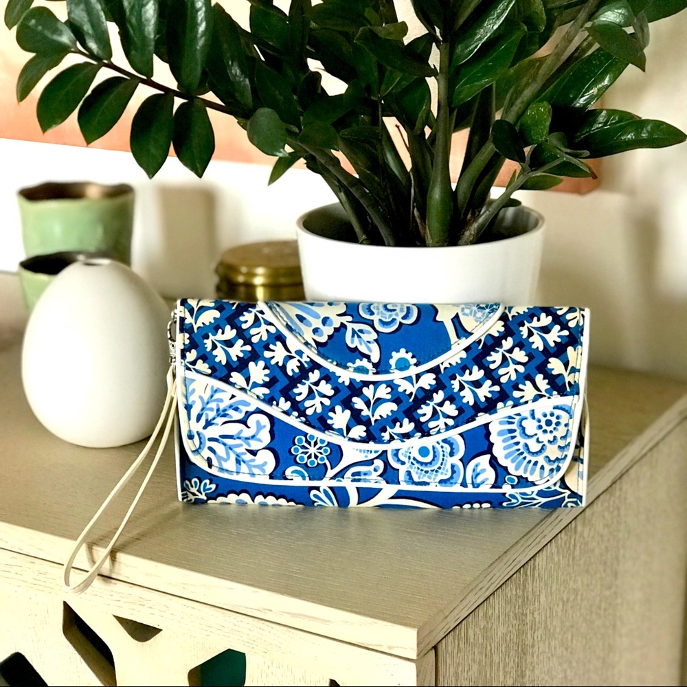 Vera Bradley Blue Lagoon Clutch - NWT